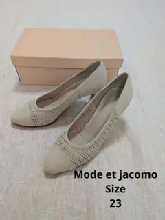 ドットパンチングパンプス