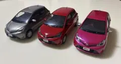 ★トヨタ ヴィッツ3点セット★1/30 スケールカラーサンプル ミニカー