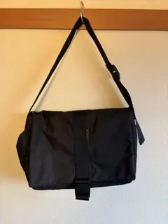 cos ナイロン　ショルダーバッグ