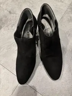 ブラック スエード ブーティ 中ヒール