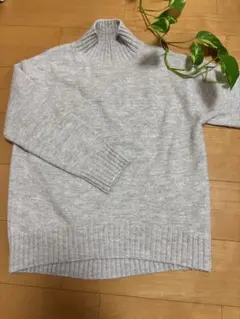 【ＧＵハイネックの長袖ニットセーター】