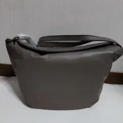 ズッケロ　zucchero　牛革製チャコールバッグ 49952