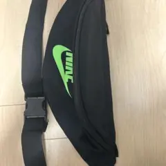 Nike ボディバッグ ブラック/グリーン