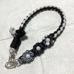 推し活黒系 スマホストラップ ハンドストラップ パラコード お花 ハンドメイド