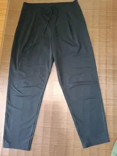 ユニクロウルトラストレッチアクティブテーパードアングルパンツ　Mサイズ