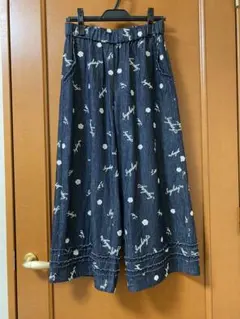新品】アルベロベロ♡ブタちゃん刺繍デニムパンツストレッチカプリ丈
