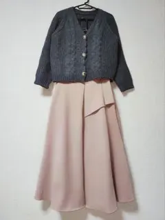 ニットカーディガンとスカートセットアップ