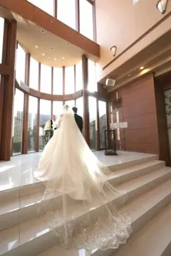ウェディングベール レース装飾付き　ロングベール　ヴェール