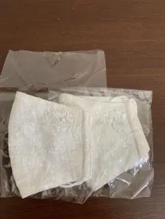 刺繍入りホワイトマスク2枚セット