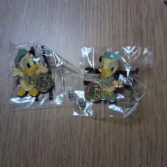 【未開封】ディズニー　ドナルドダック・デイジーダック 15周年記念ピンバッジ