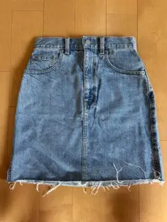 デニムブルー タイトスカート フリンジヘム