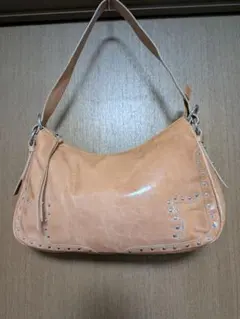 スタッズ付きベージュレザーショルダーバッグのサムネイル