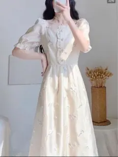 アイボリー フラワー刺繍 ワンピース