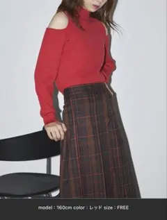 新品　肩空きタートルニット　トレンド　赤　大人可愛い　ホリデーシーズンおすすめ