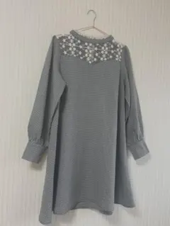 チェック柄 花柄刺繍付き ひざ丈ワンピース sheena del ray