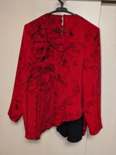 花柄赤長袖ブラウス❤️母が2万円で購入した物です。