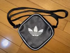 adidas アディダス ショルダーバッグ ブラックのサムネイル