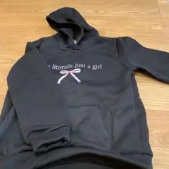 黒いフード付きパーカー I literally just a girl