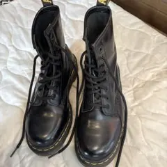 Dr. Martens ブラックレザーブーツ8ホール
