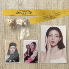 TWICE【ジヒョ】サンリオマスコット+トレカ 銀テ付き