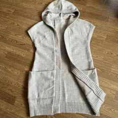 【日本製・未使用】フード付き デザインニットベスト・ジレ ベージュ Ｆ