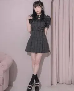 pium ダブルベルトカットアウトワンピース ブラックチェック - メルカリ