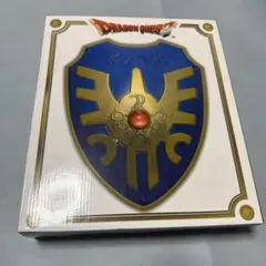 ドラゴンクエスト　ピンバッジ　4種＆ヘアゴム1種セット　ロトの剣、盾　など ドラゴンクエスト ピンバッジ 4種＆ヘアゴム1種セット ロトの剣
