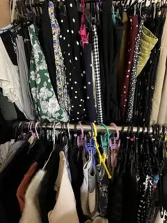 H&M 花柄トップス　ワンピース　春コーデ　ユニクロ