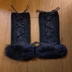 黒いファー付きアームカバー