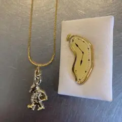 不思議の国のアリス　ウサギネックレス& 時計ピンバッジ　セット