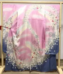 B◇着物くつろぎ かわいい花模様 銀彩 暈し 蝶々 袷 振袖 正絹 着物 80 