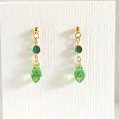 【726】スワロフスキーペリドット エメラルド ピアス ハンドメイド