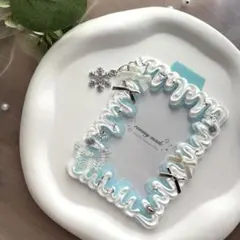 トレカケース水色　雪　冬　 リボン　ホイップデコ ハンドメイド