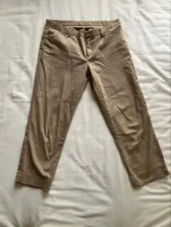 ユニクロ　ベージュ クロップドパンツ