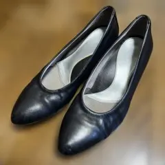 黒 革　フィットフィット　ポインテッドトゥ ウェッジヒール パンプス