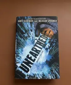 洋書 UNEARTHED Amie Kaufman Meagan Spooner