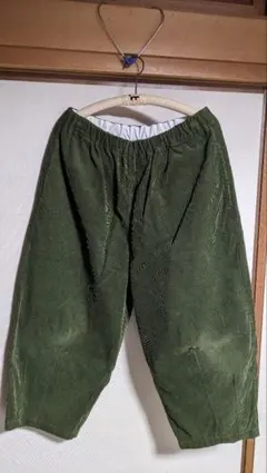 huisオリーブグリーン コーデュロイバルーンパンツ