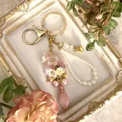 6:ピンクベースのお花モチーフ パールチャーム付アクセサリータイプバッグチャーム
