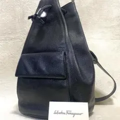 【稀少/美品】 フェラガモ ショルダーバッグ シボ革 ロゴ刻印 ブラック A4