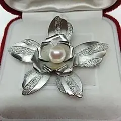 シルバーパールブローチ