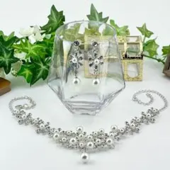 新品 未使用 3点セット ティアラ ネックレス ピアス ウェディングアクセサリー