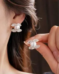 新品未使用　美品　ヴィンテージピアス　ロゴピアス