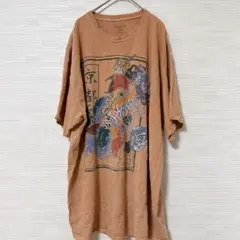 URBAN OUTFITTERS 鯉京都柄 クルーネック半袖Tシャツ 橙のサムネイル