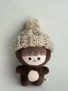 ぬい服　ベージュボンボン付きニット帽　ハンドメイド
