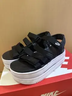 【美品】NIKE アイコンクラシックサンダル　レディース　25