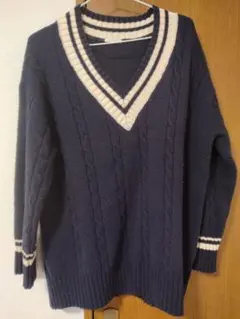 GU ネイビー Vネックセーター M