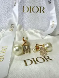 未使用級】DIOR CD NAVY パールピアス ゴールド 箱付 - メルカリ