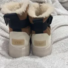 UGG ストラップ付きムートンブーツ ブラウン