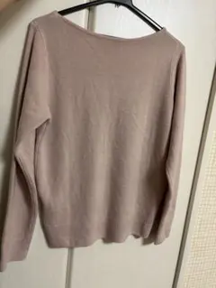 薄いピンク クルーネック 長袖ニット
