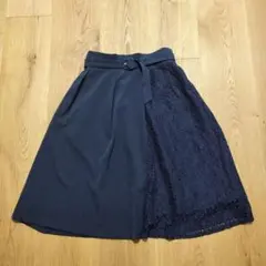新品タグ付き ネイビー フレアスカート Mサイズ レース付きのサムネイル